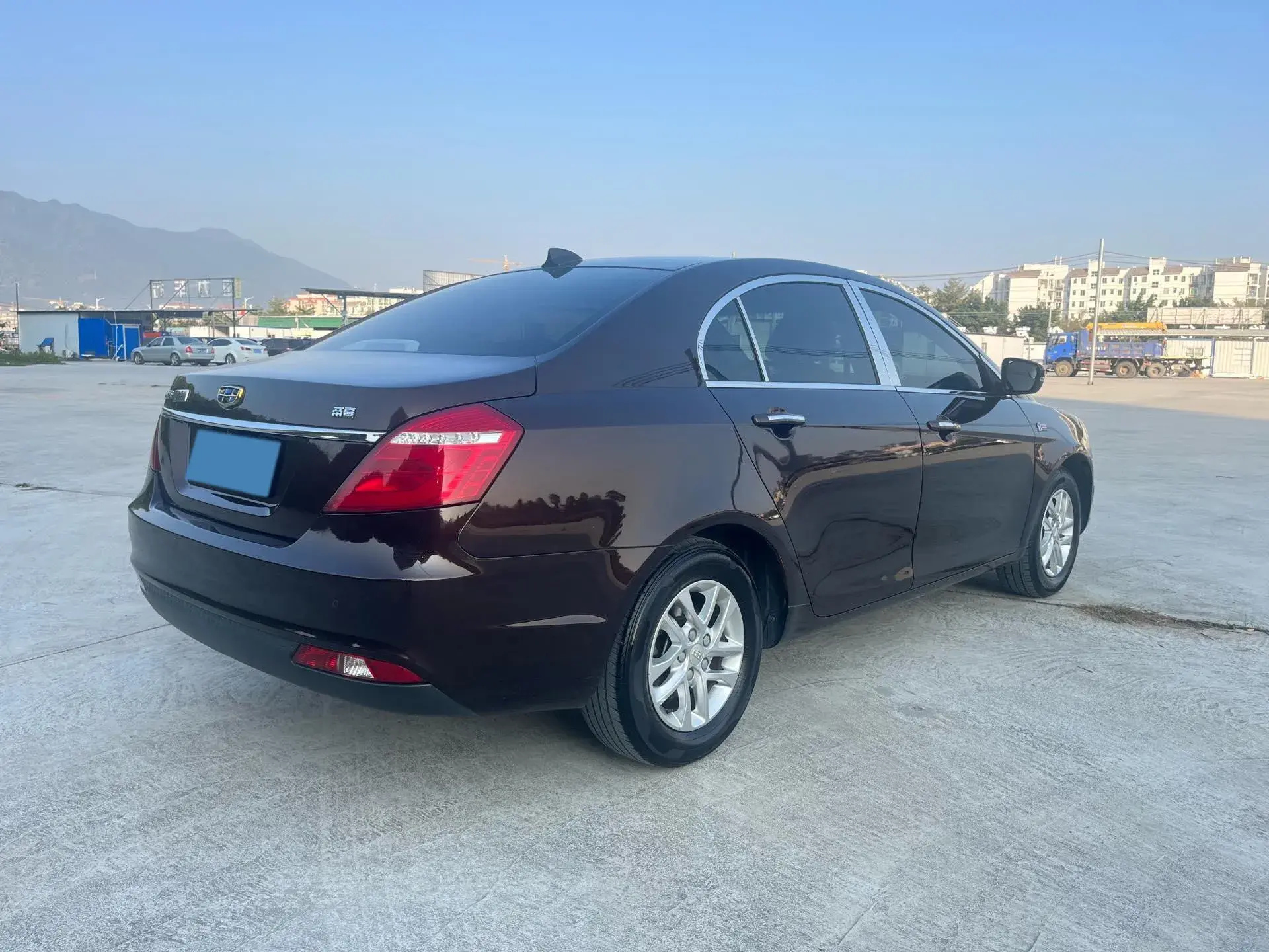 2017 GEELY EMGRAND thumbnail 4