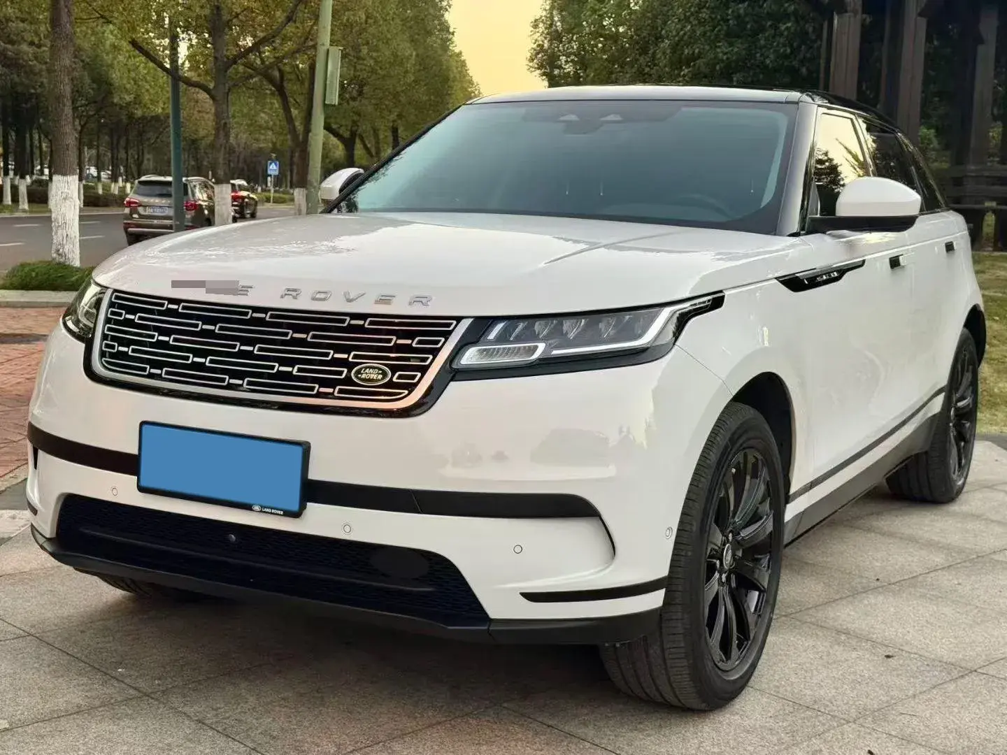 2020 LAND ROVER view 1