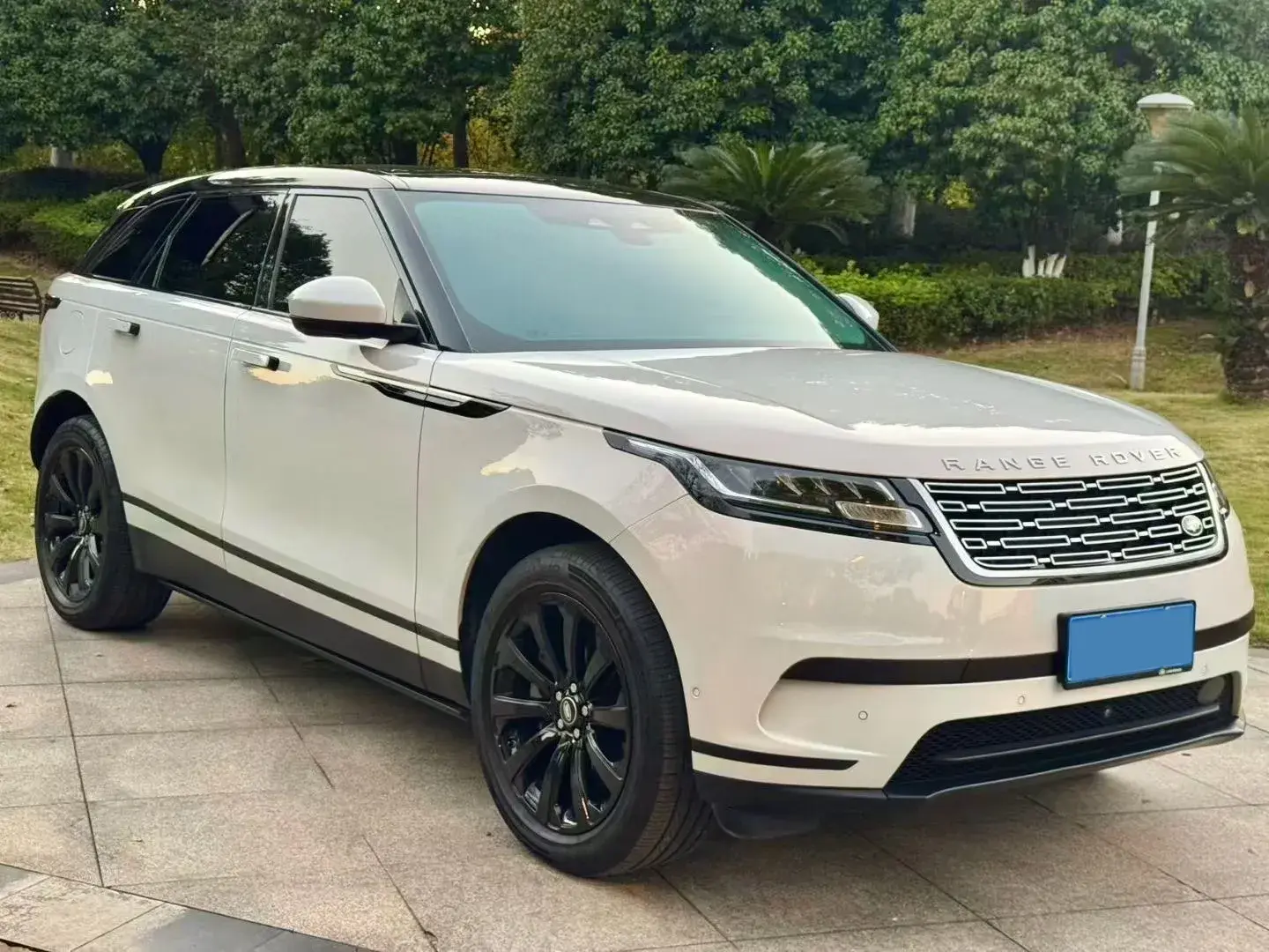 2020 LAND ROVER thumbnail 3