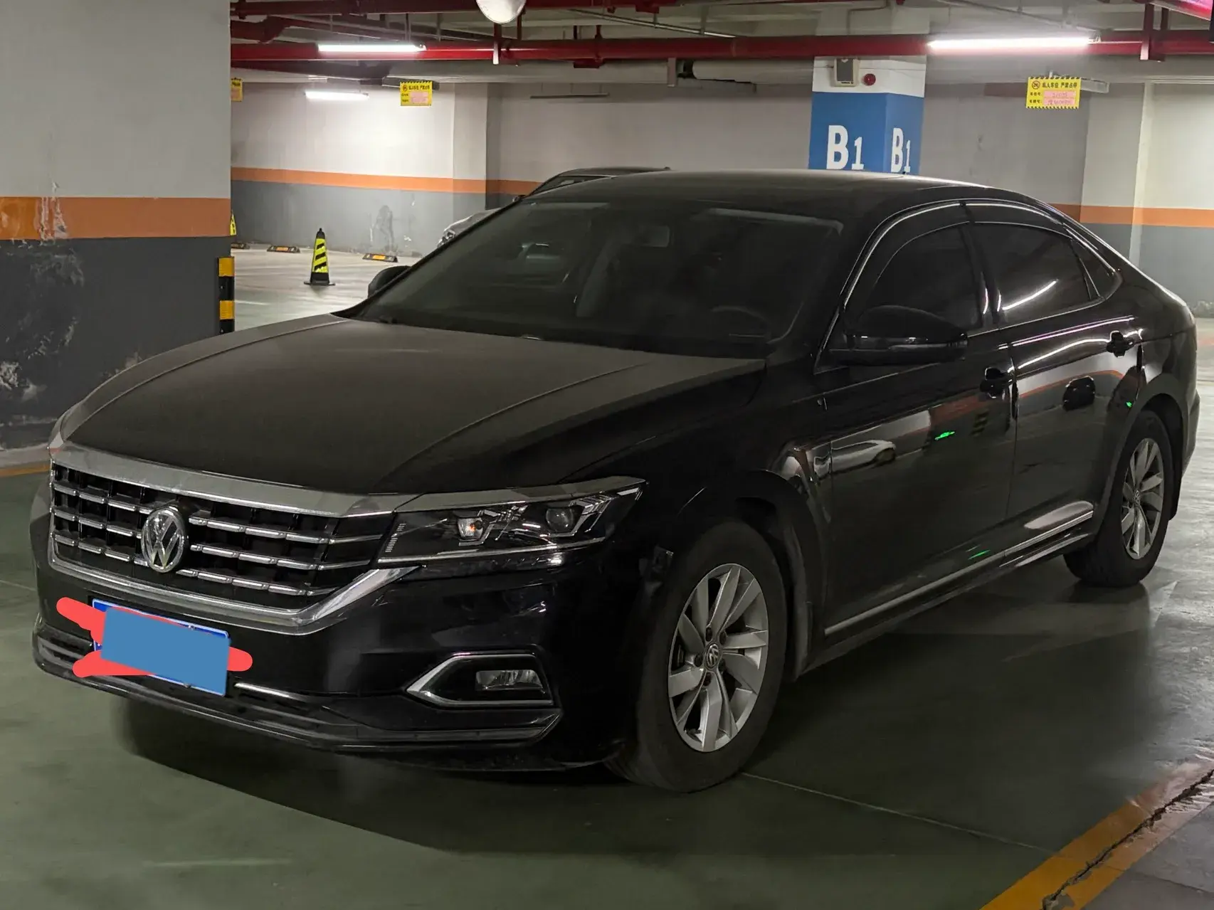 2019 VOLKSWAGEN PASSAT view 1
