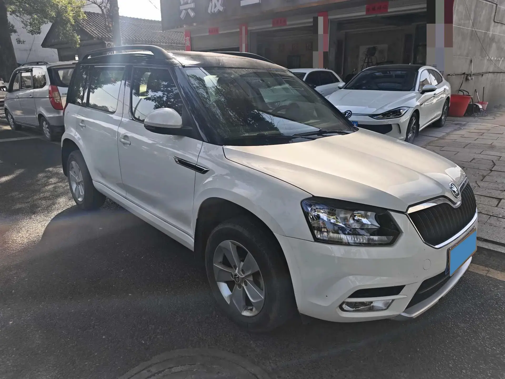 2017 SKODA YETI thumbnail 3