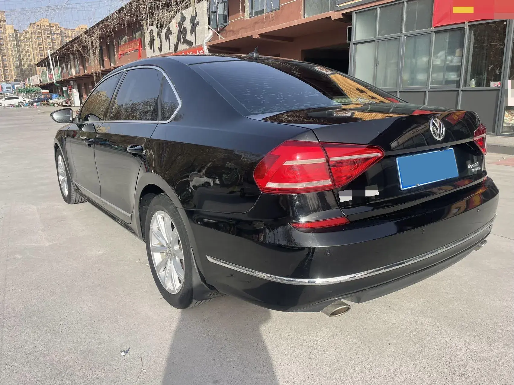 2017 VOLKSWAGEN PASSAT thumbnail 4