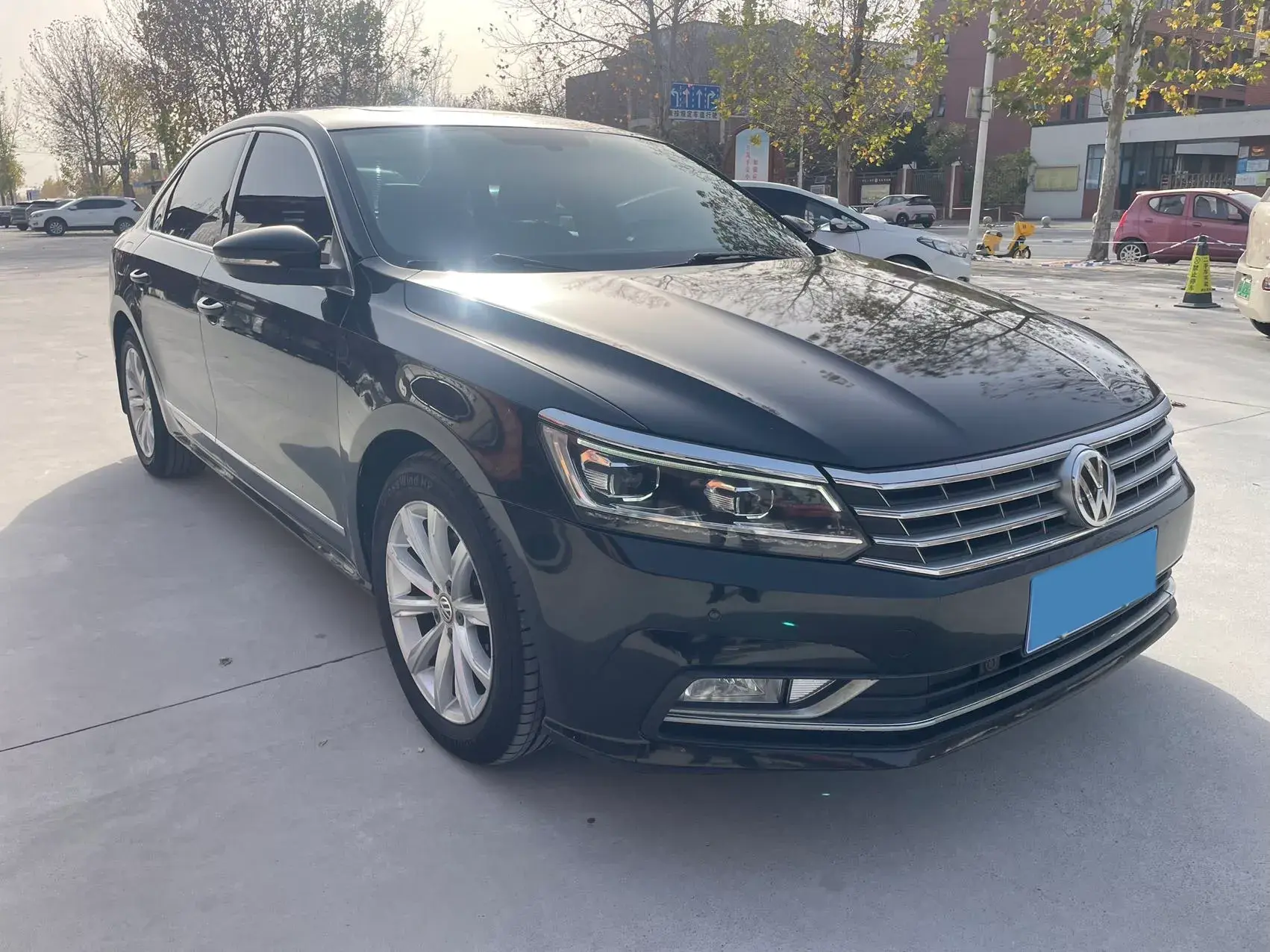 2017 VOLKSWAGEN PASSAT thumbnail 2