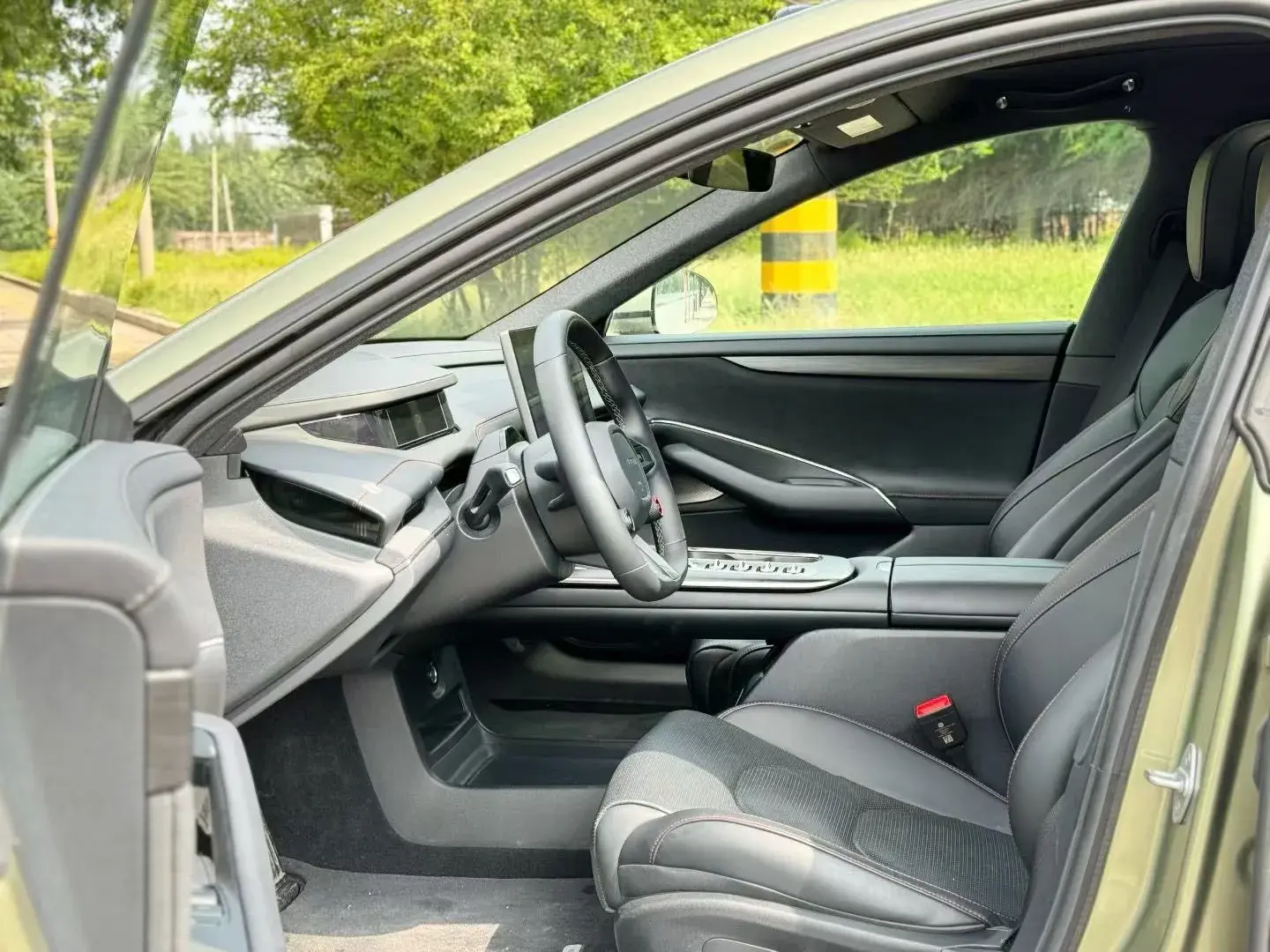 2024 MI SU7 thumbnail 4