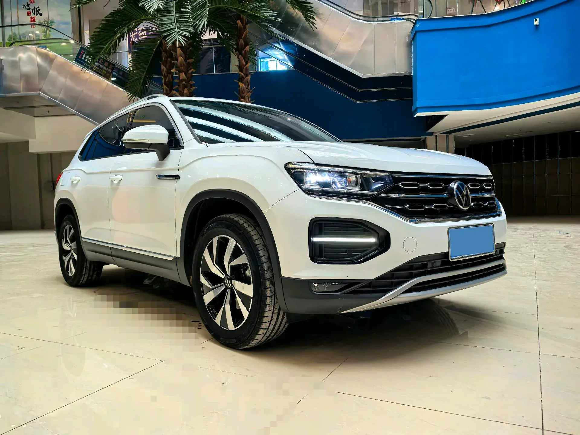 2022 VOLKSWAGEN TAYRON thumbnail 3