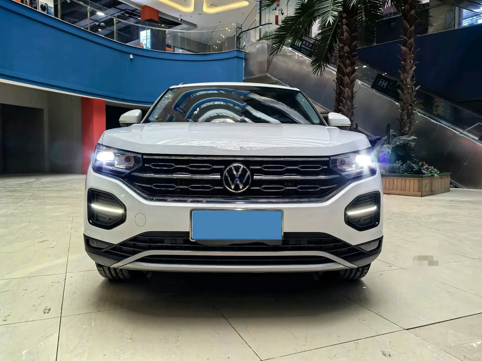 2022 VOLKSWAGEN TAYRON thumbnail 2