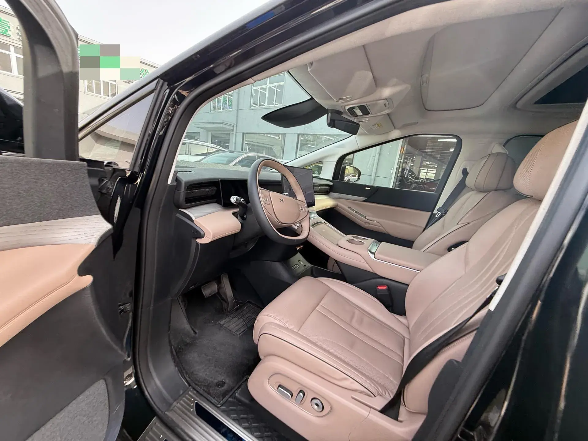 2024 XPENG X9 thumbnail 3