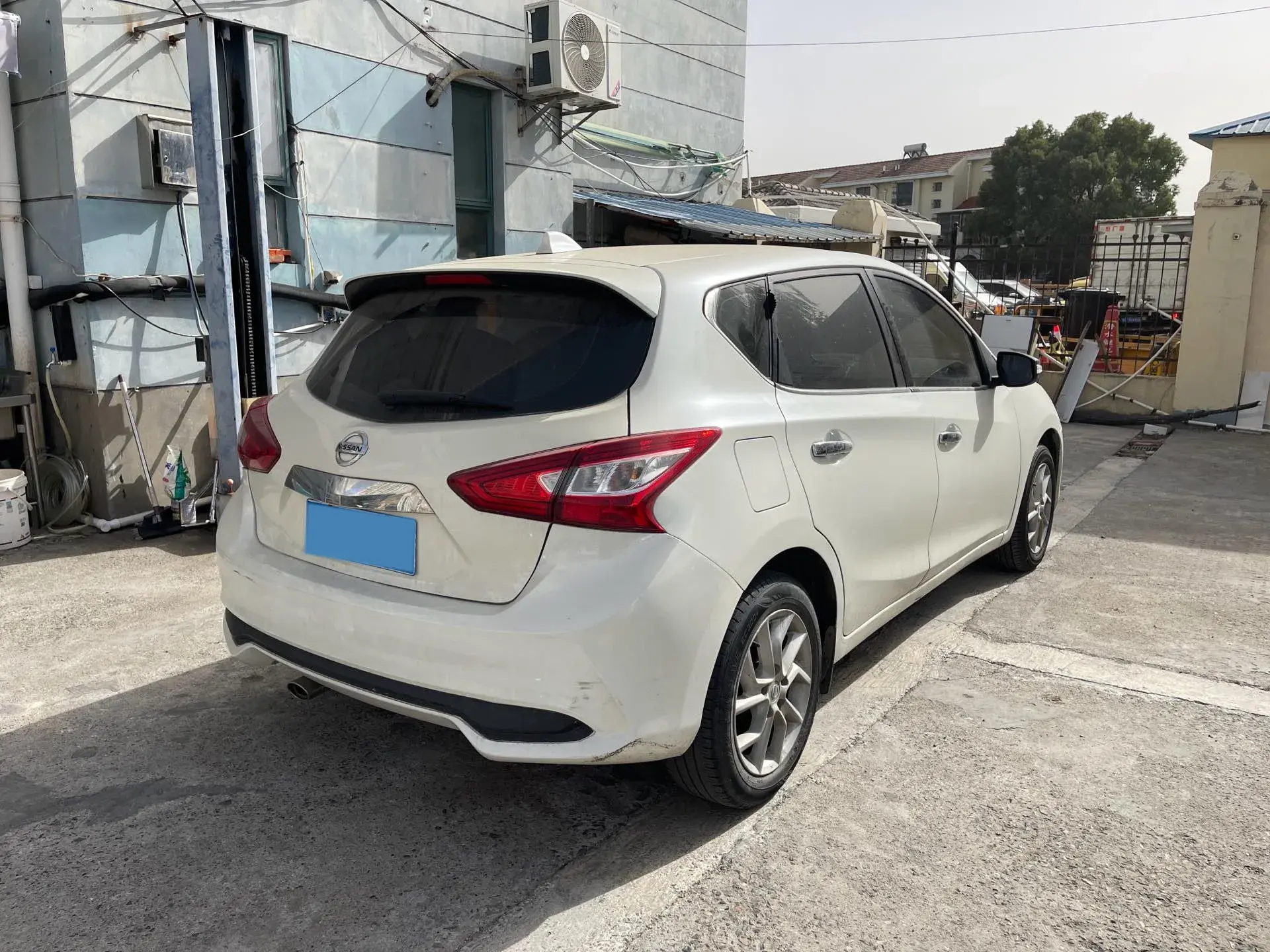 2020 NISSAN TIIDA thumbnail 4