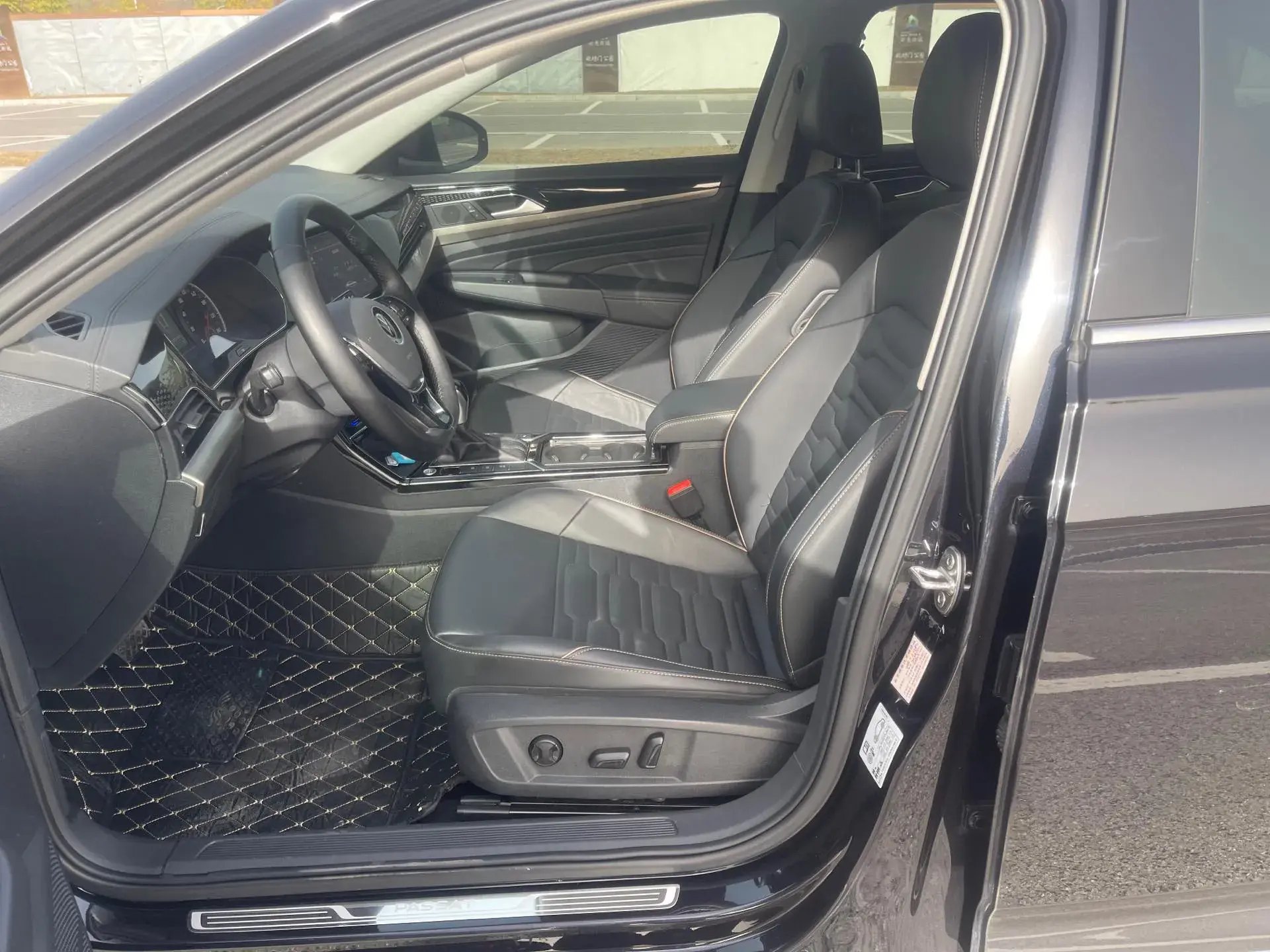 2021 VOLKSWAGEN PASSAT thumbnail 4