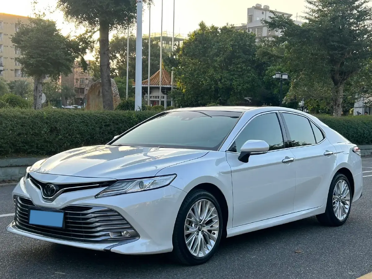 2019 Toyota Camry 2.5L 209HP L4 8AT
