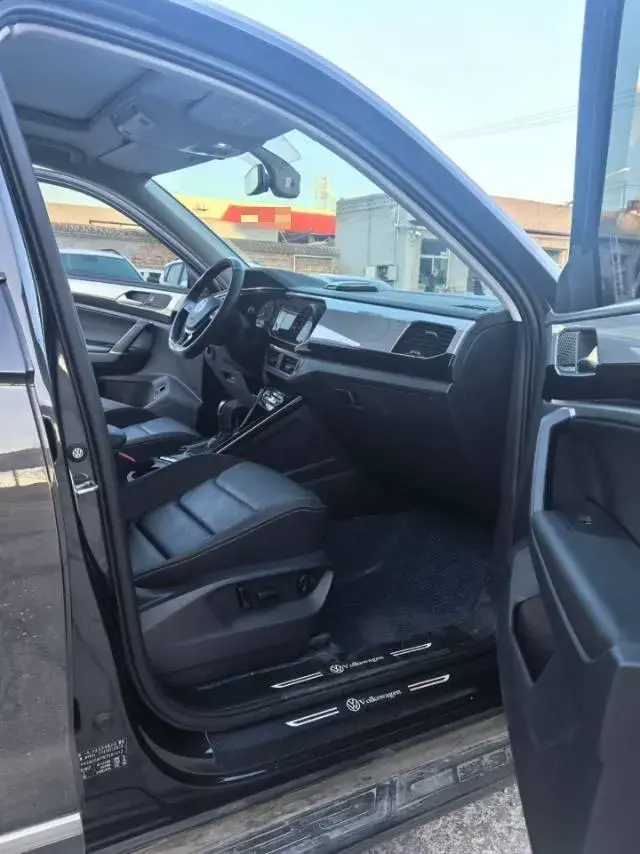 2021 VOLKSWAGEN TAYRON thumbnail 4