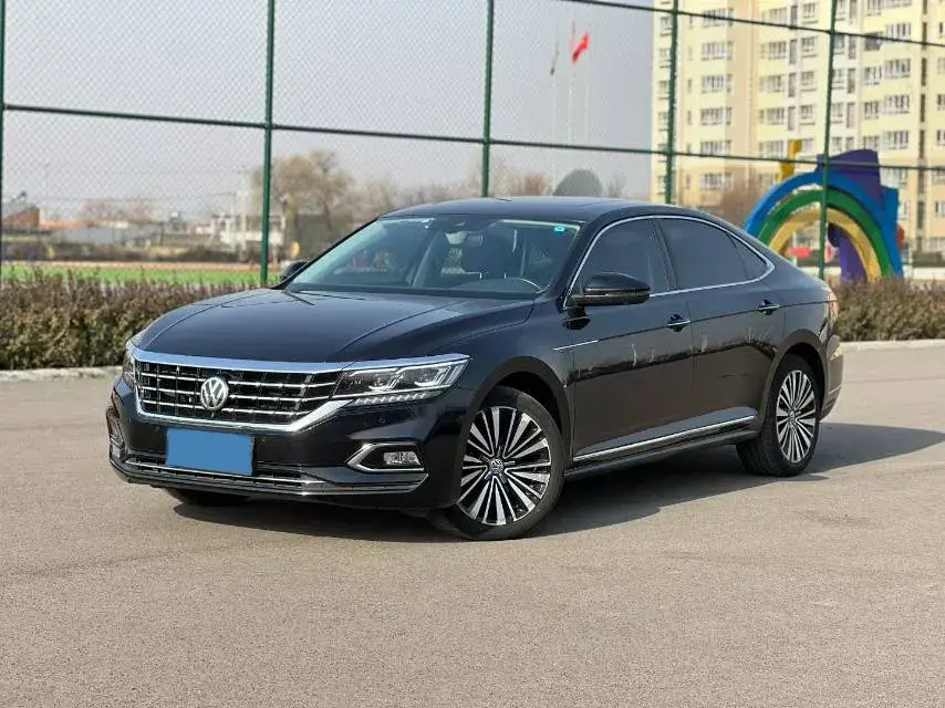 2019 Volkswagen Passat 2.0T 220HP L4 7DCT