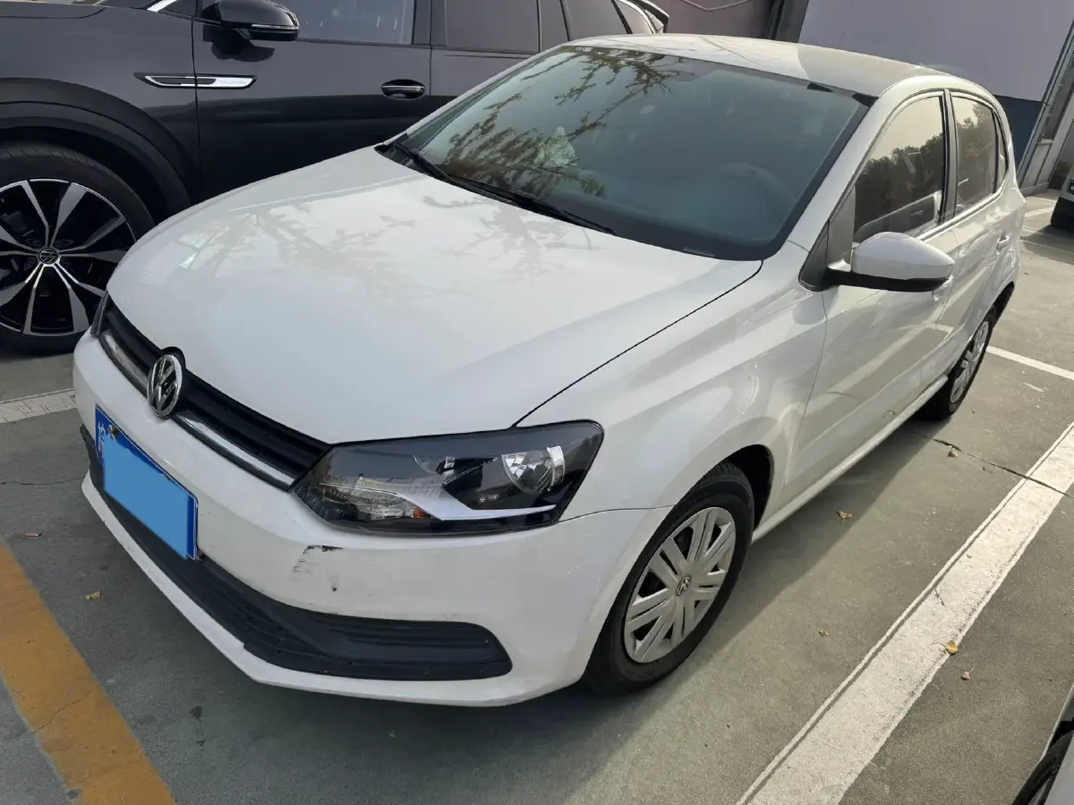 2016 Volkswagen Polo 1.4L 90HP L4 5MT 2016 Volkswagen Polo 1.4L 90HP L4 5MT