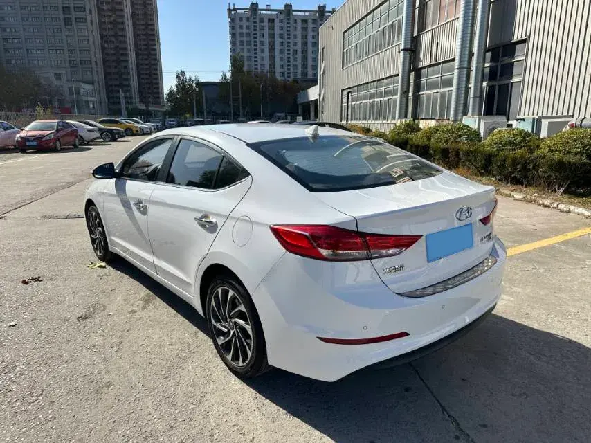 2020 HYUNDAI ELANTRA thumbnail 3