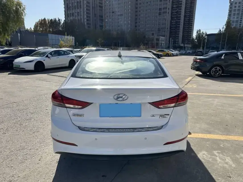 2020 HYUNDAI ELANTRA thumbnail 4