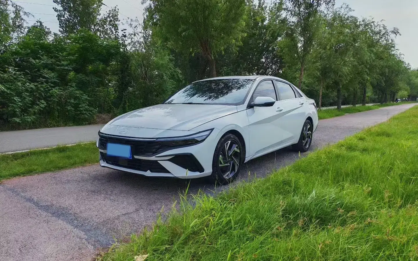 2023 HYUNDAI ELANTRA view 1