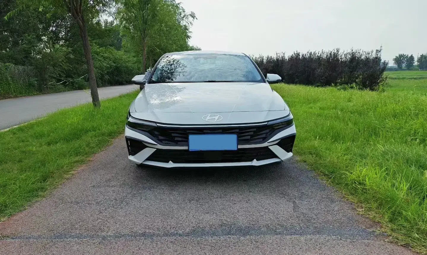 2023 HYUNDAI ELANTRA thumbnail 2