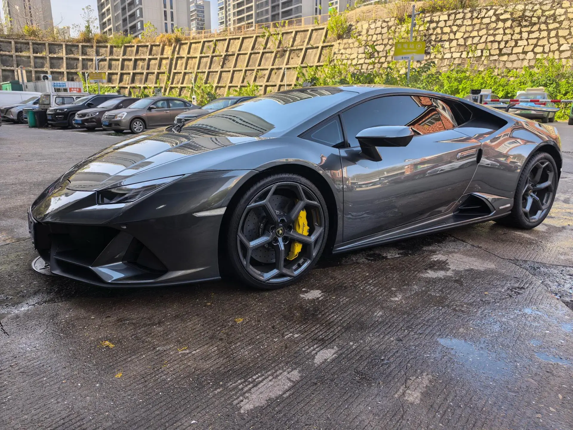 2019 LAMBORGHINI HURACÁN view 1