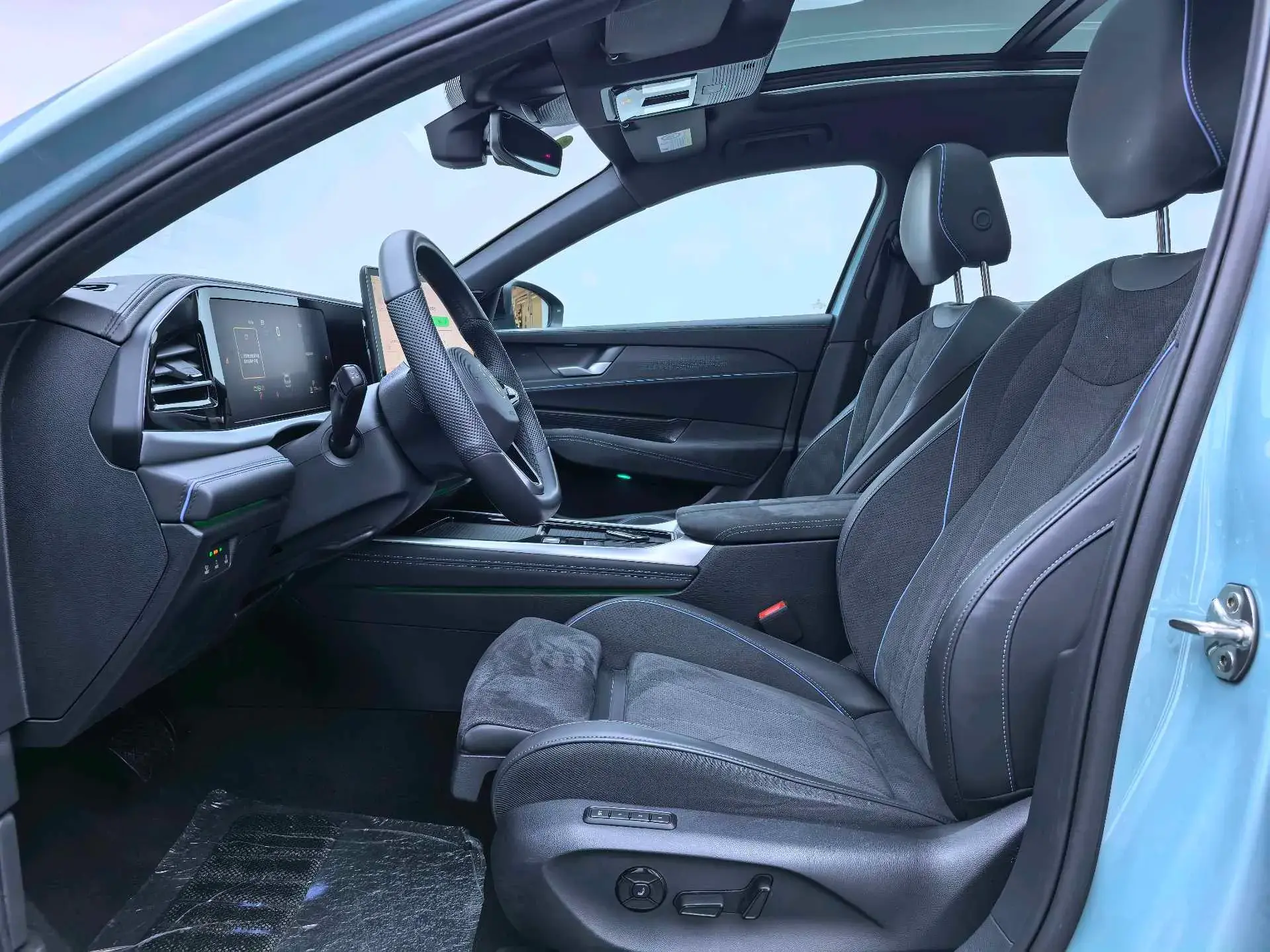 2025 VOLKSWAGEN PASSAT thumbnail 3