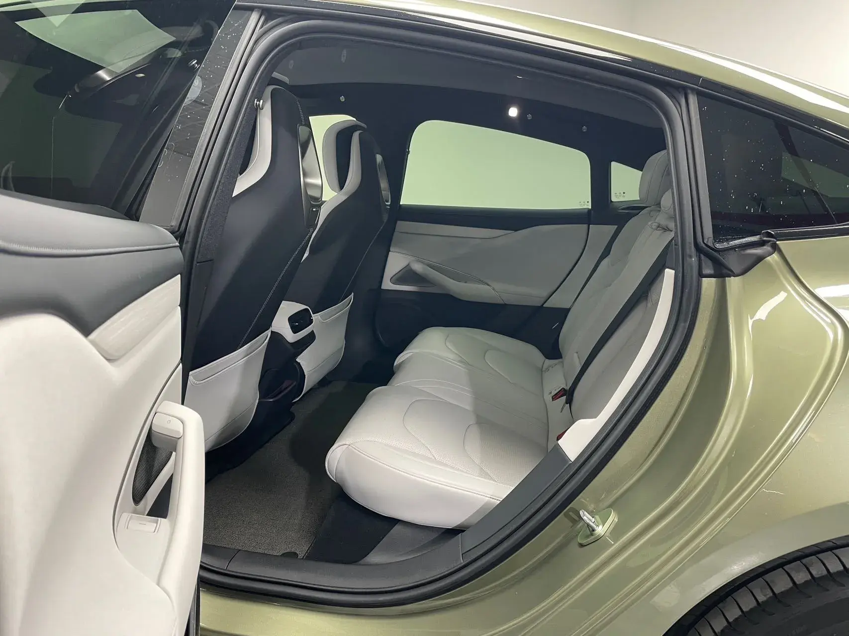 2024 MI SU7 thumbnail 4