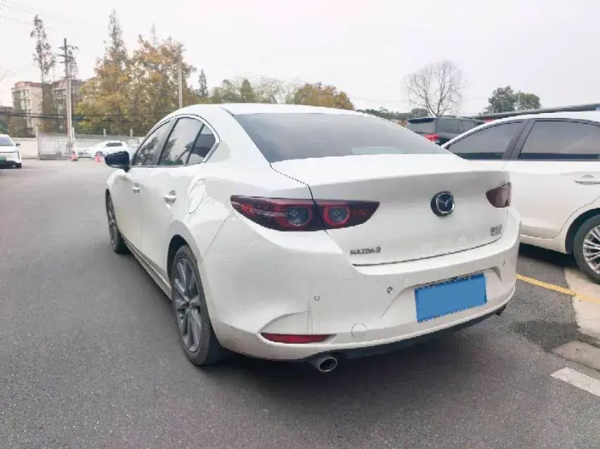 2021 MAZDA 3 thumbnail 4