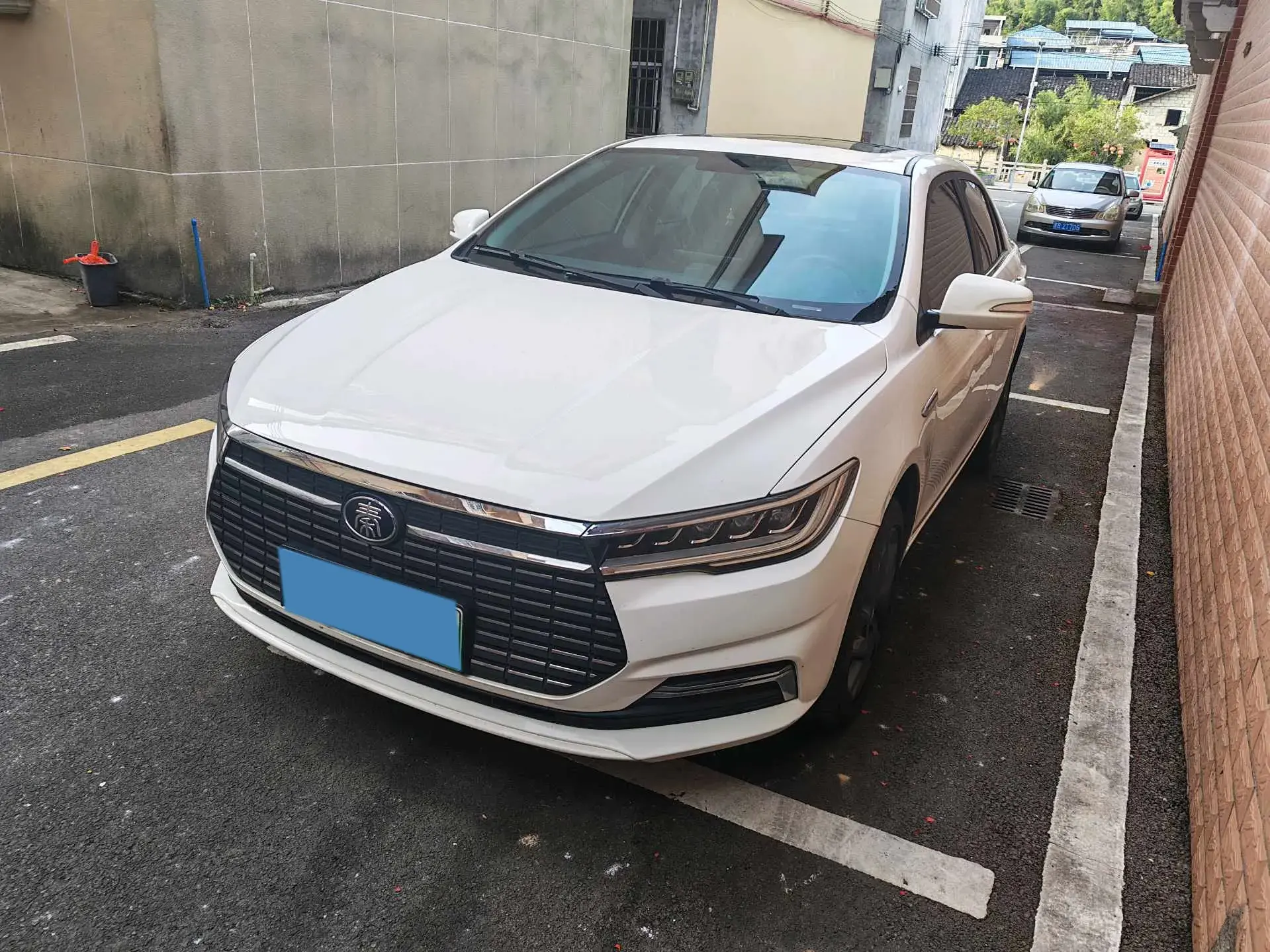 2019 BYD QIN view 1