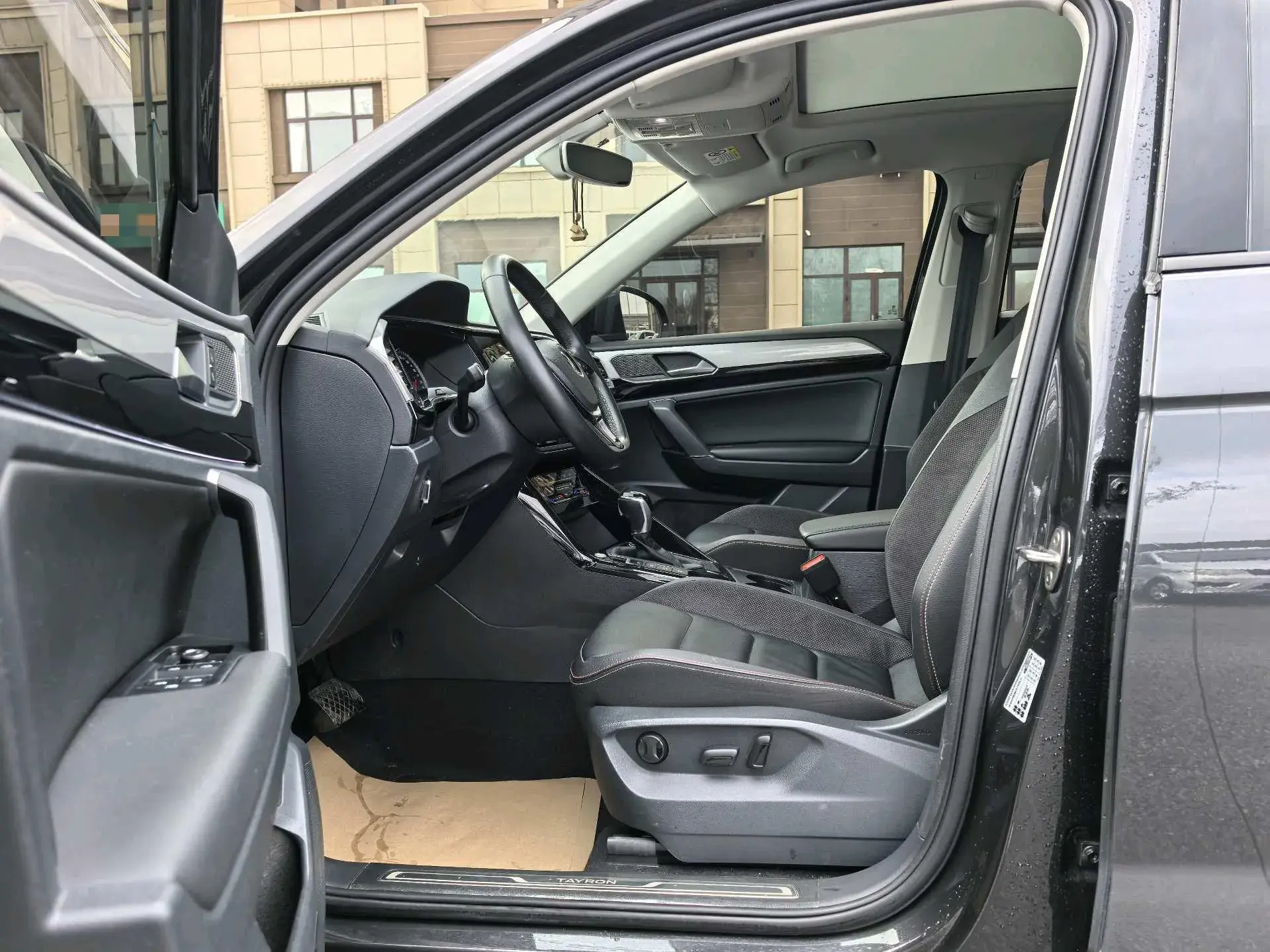 2022 VOLKSWAGEN TAYRON thumbnail 4