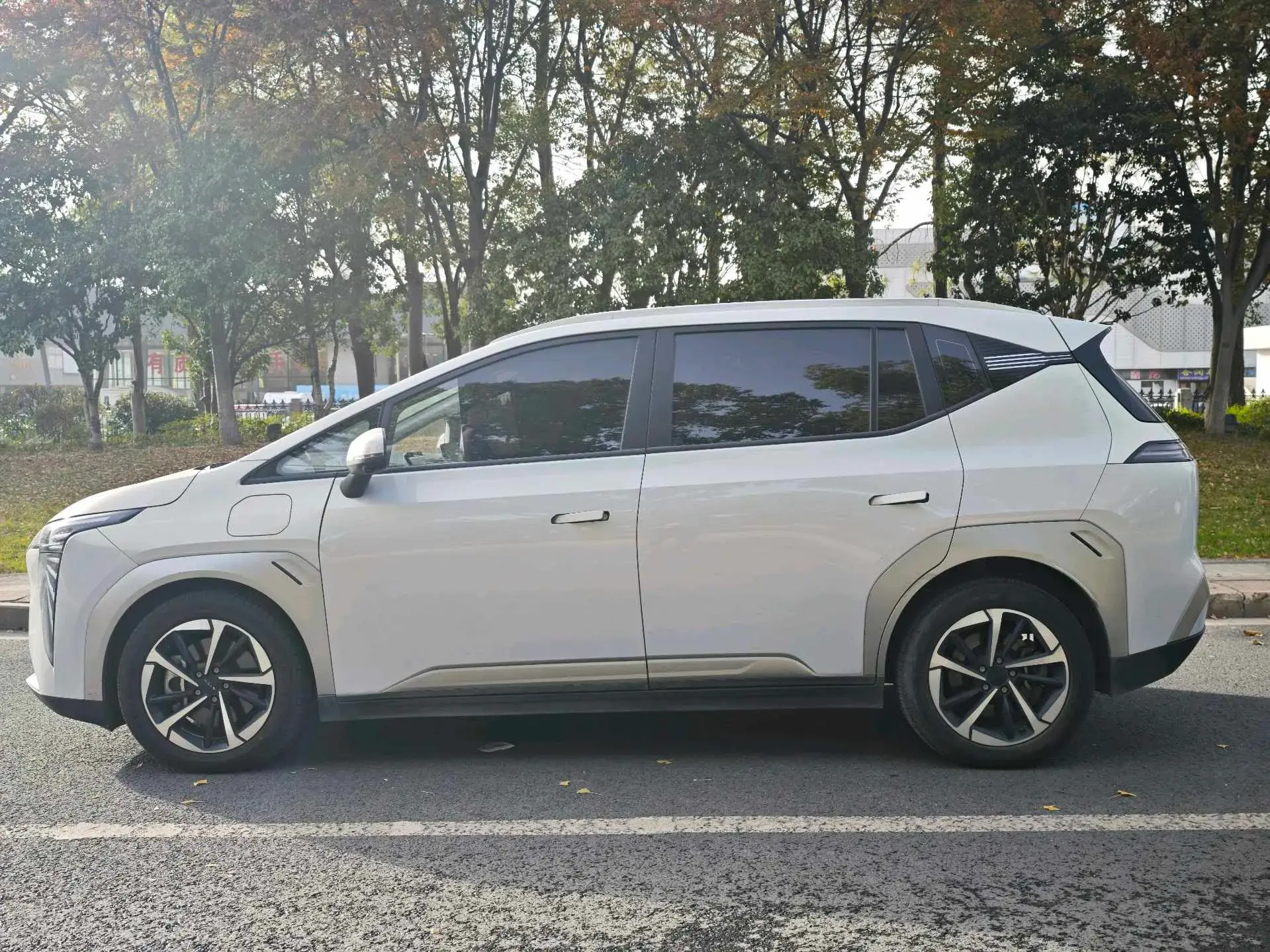 2023 AION Y thumbnail 4