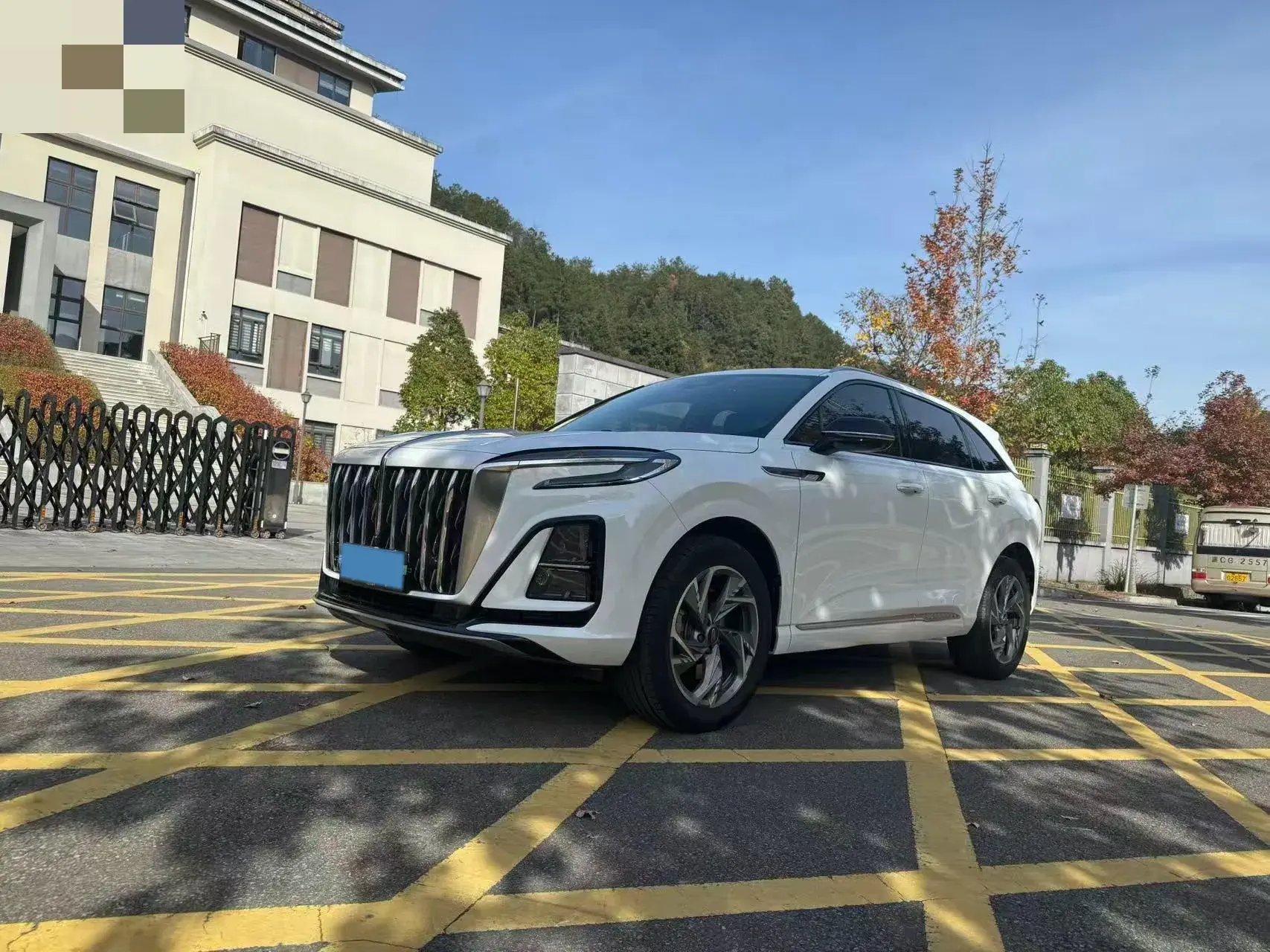 2023 HONGQI HS3 view 1