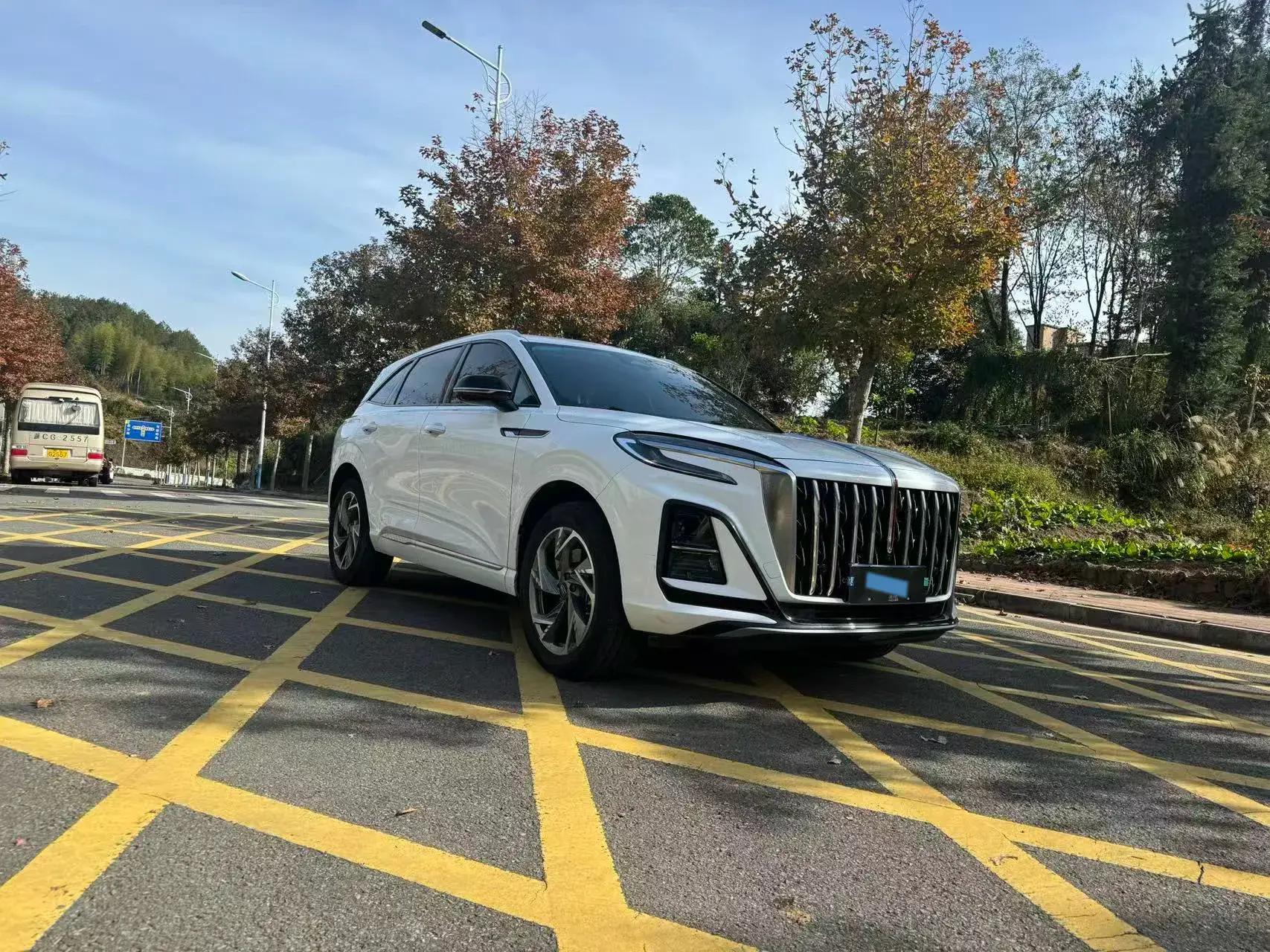 2023 HONGQI HS3 thumbnail 3
