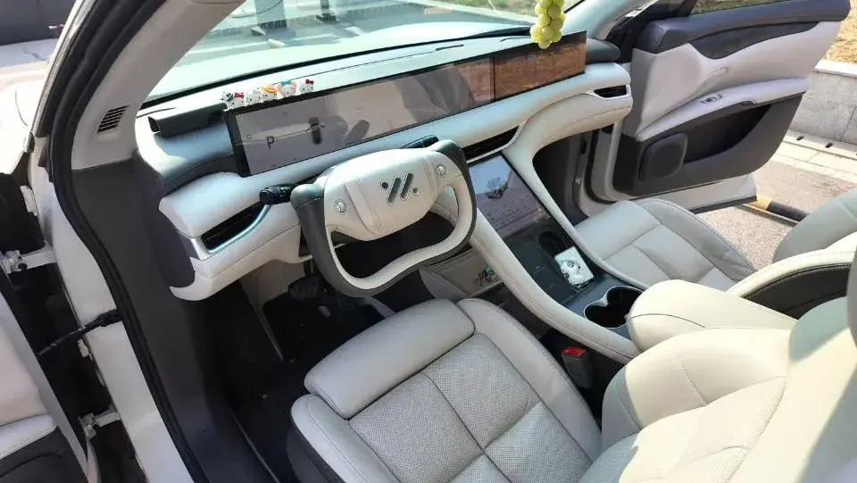 2023 IM LS6 thumbnail 2