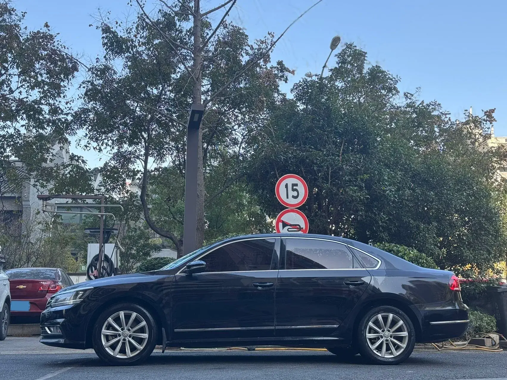 2017 VOLKSWAGEN PASSAT thumbnail 4