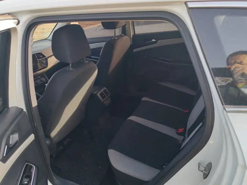 2023 JETTA VS7 thumbnail 4