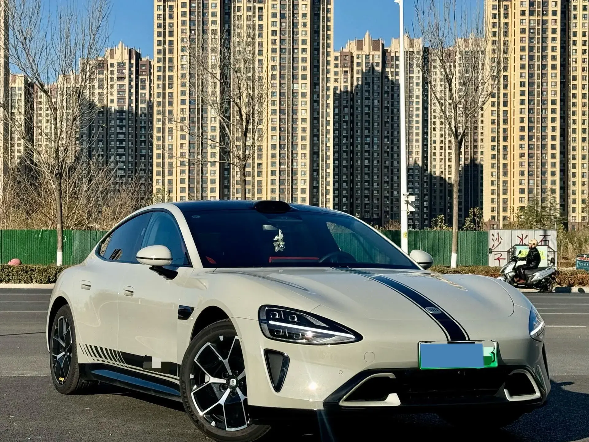 2024 MI SU7 thumbnail 3