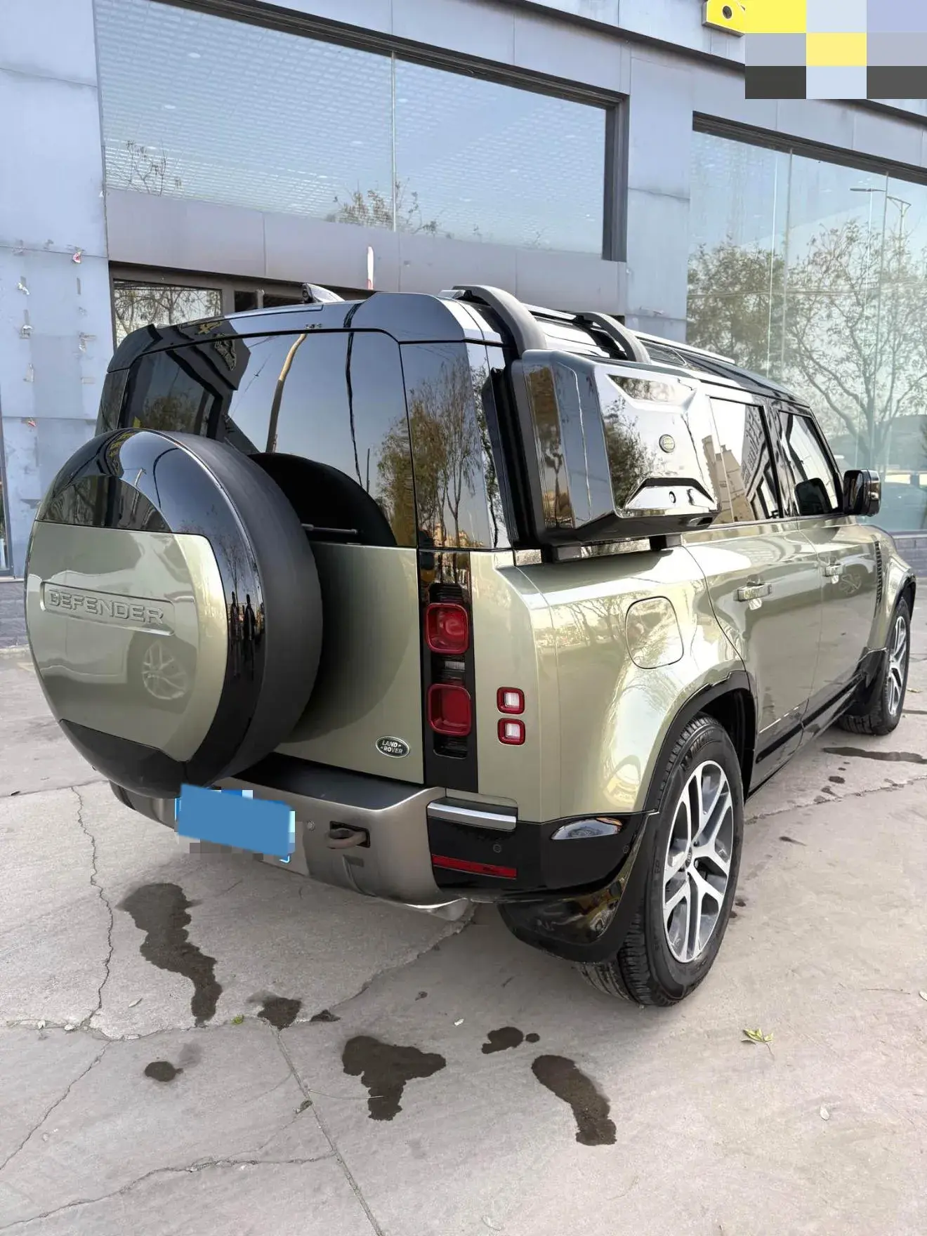 2023 LAND ROVER thumbnail 3