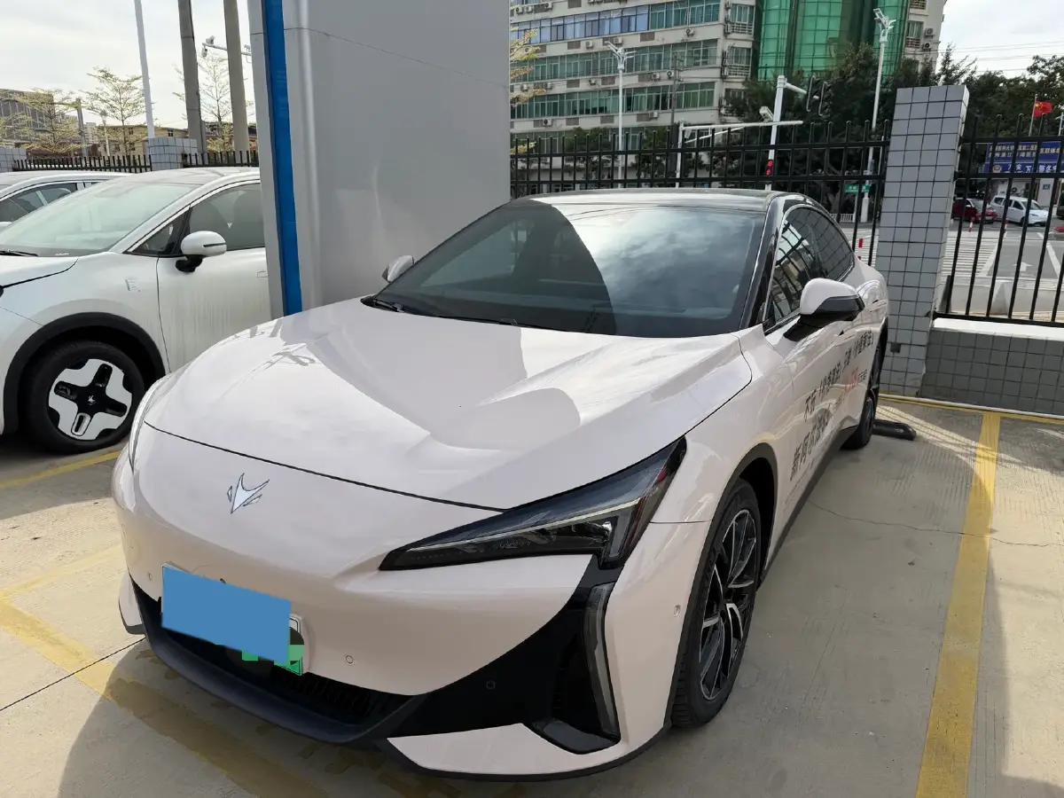 2024 ARCFOX αS5 BEV 79.2KWH