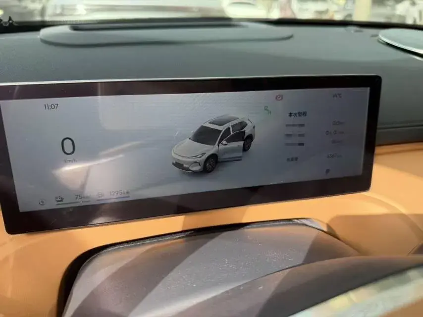 2025 GEELY GALAXY thumbnail 2