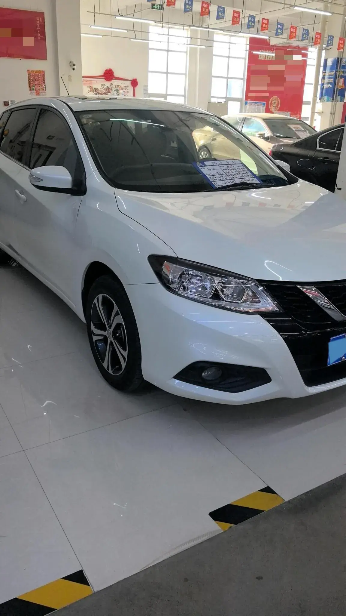 2020 NISSAN TIIDA thumbnail 3