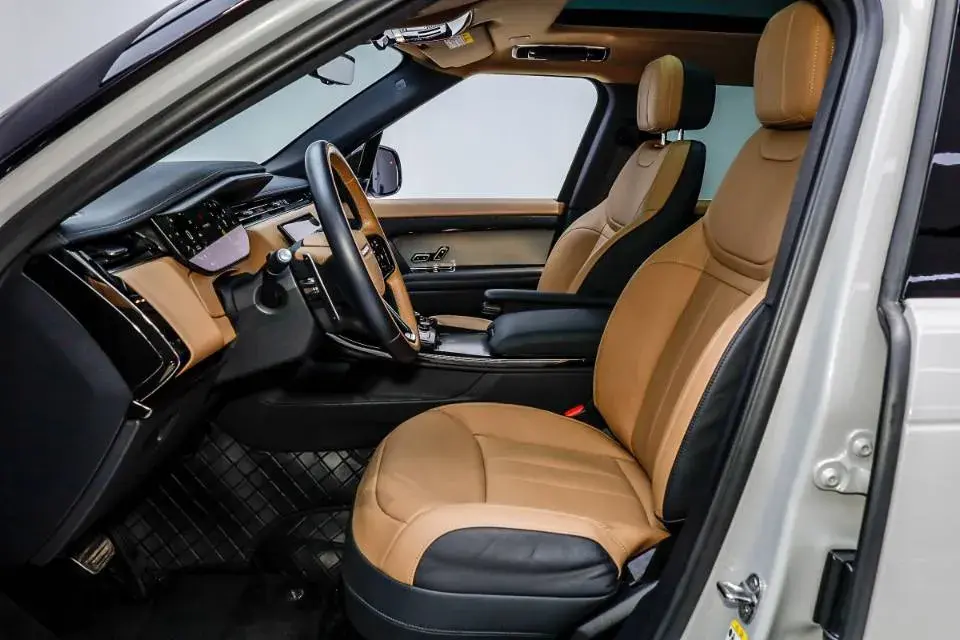 2023 LAND ROVER thumbnail 3