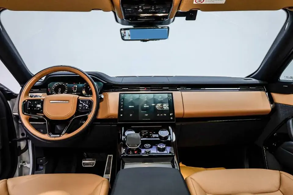 2023 LAND ROVER thumbnail 4