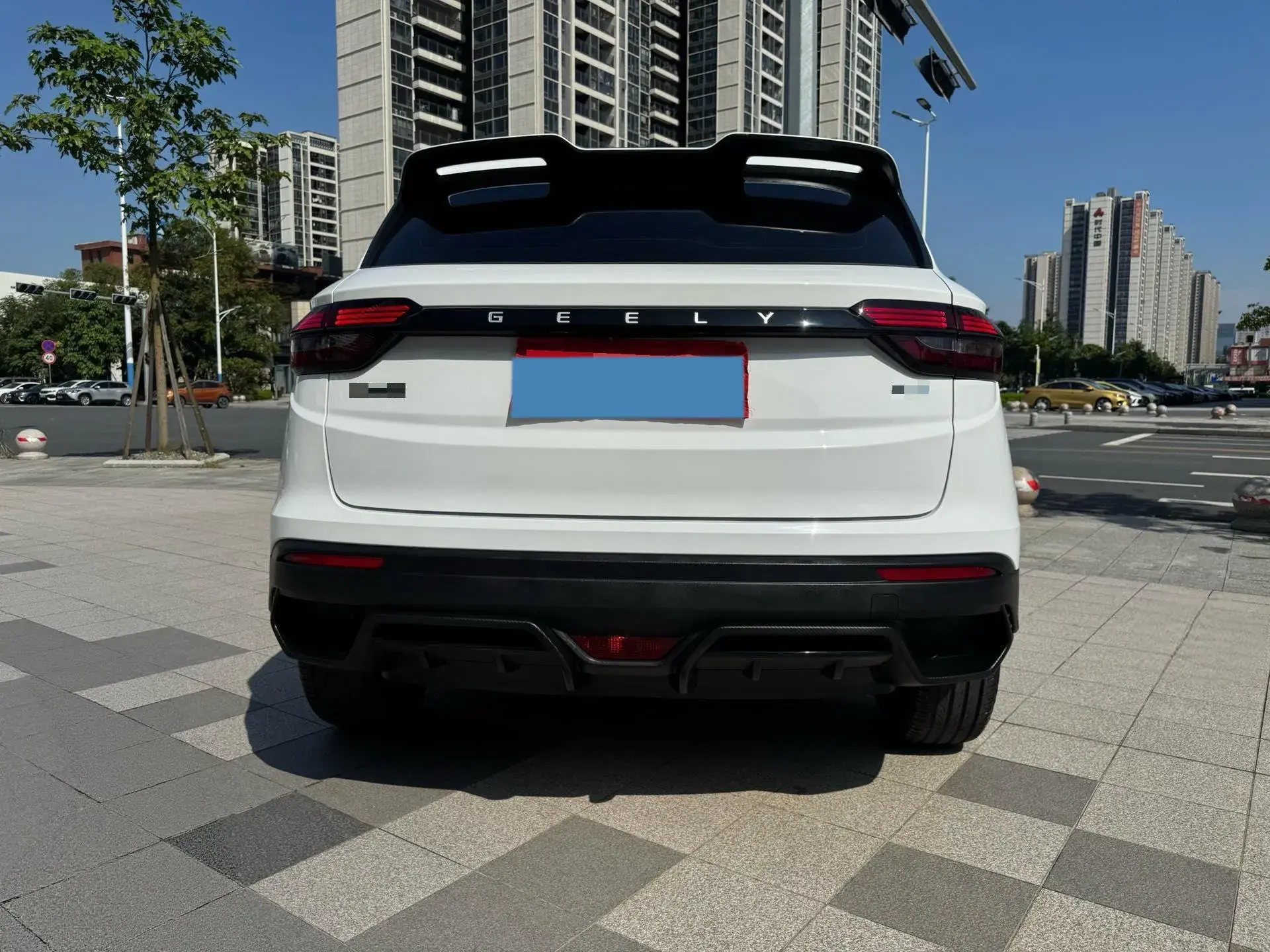 2025 GEELY COOLRAY thumbnail 4