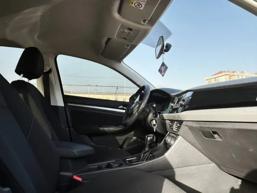 2019 VOLKSWAGEN BORA thumbnail 4