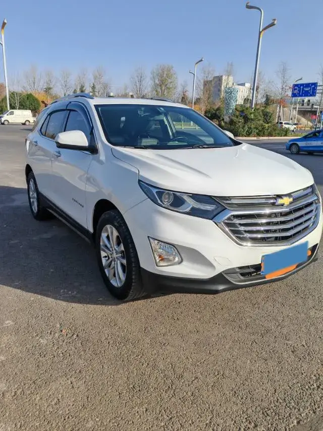 2018 CHEVROLET EQUINOX thumbnail 2