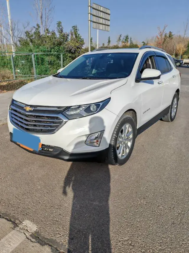2018 CHEVROLET EQUINOX view 1