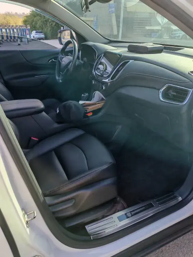 2018 CHEVROLET EQUINOX thumbnail 4