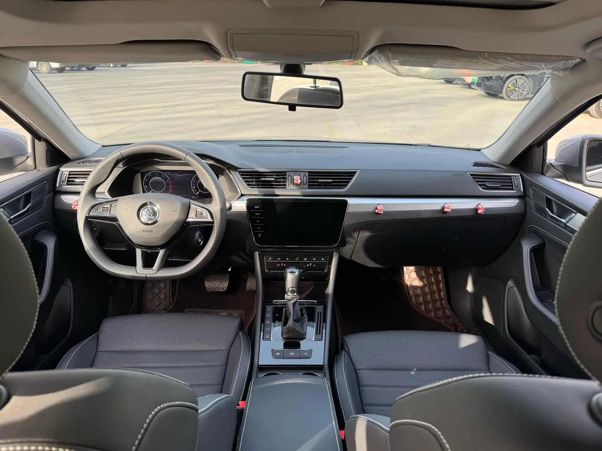 2023 SKODA SUPERB thumbnail 4