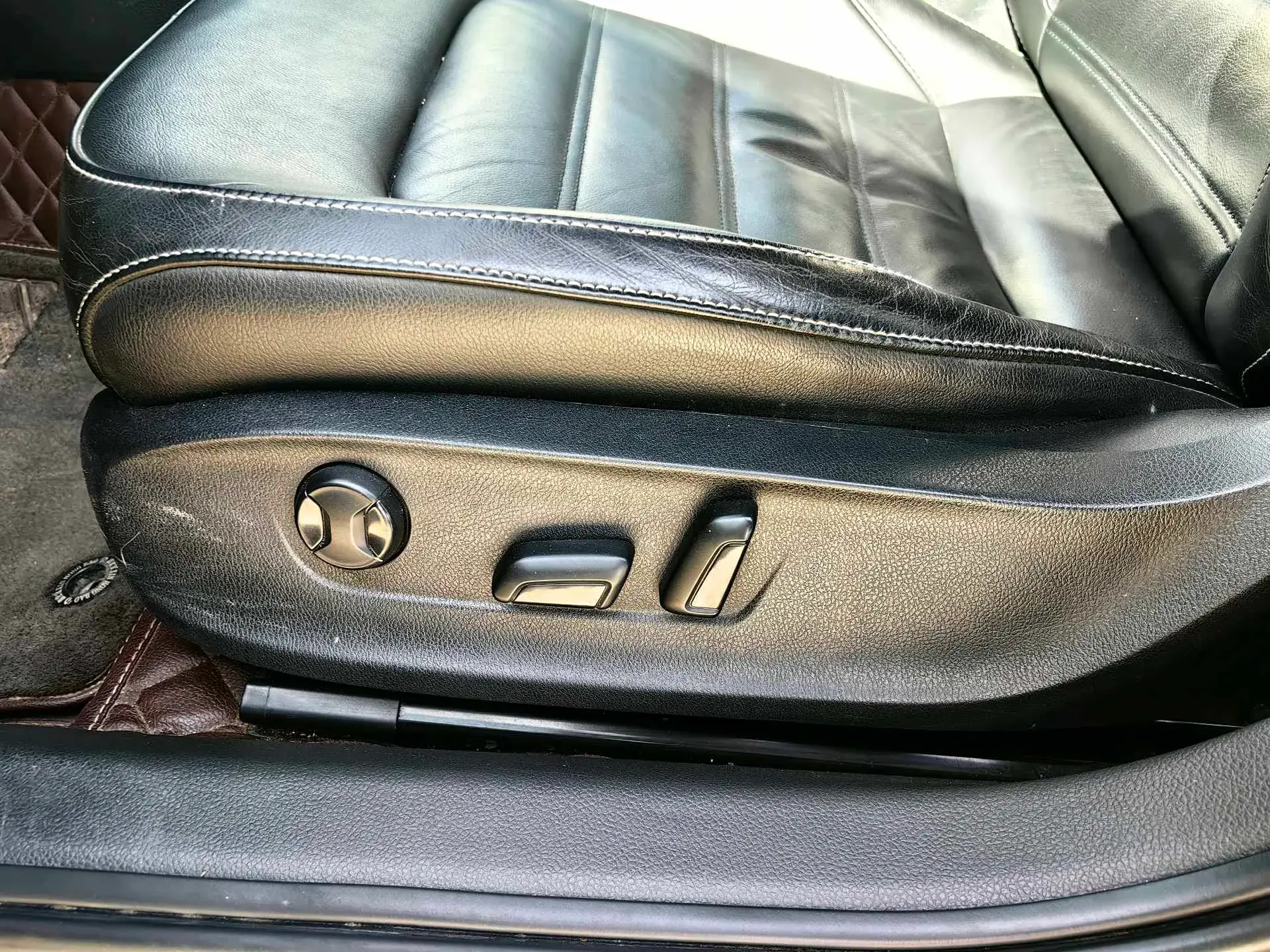 2017 VOLKSWAGEN PASSAT thumbnail 4