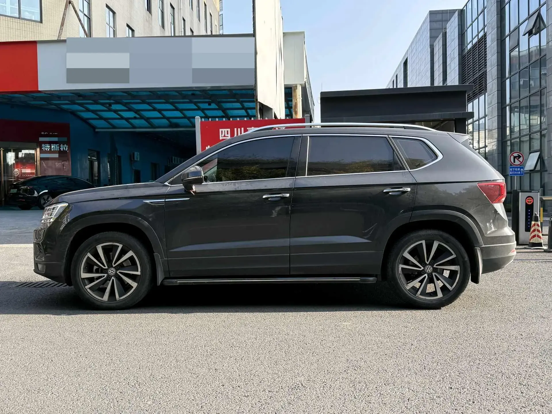 2020 VOLKSWAGEN THARU thumbnail 2