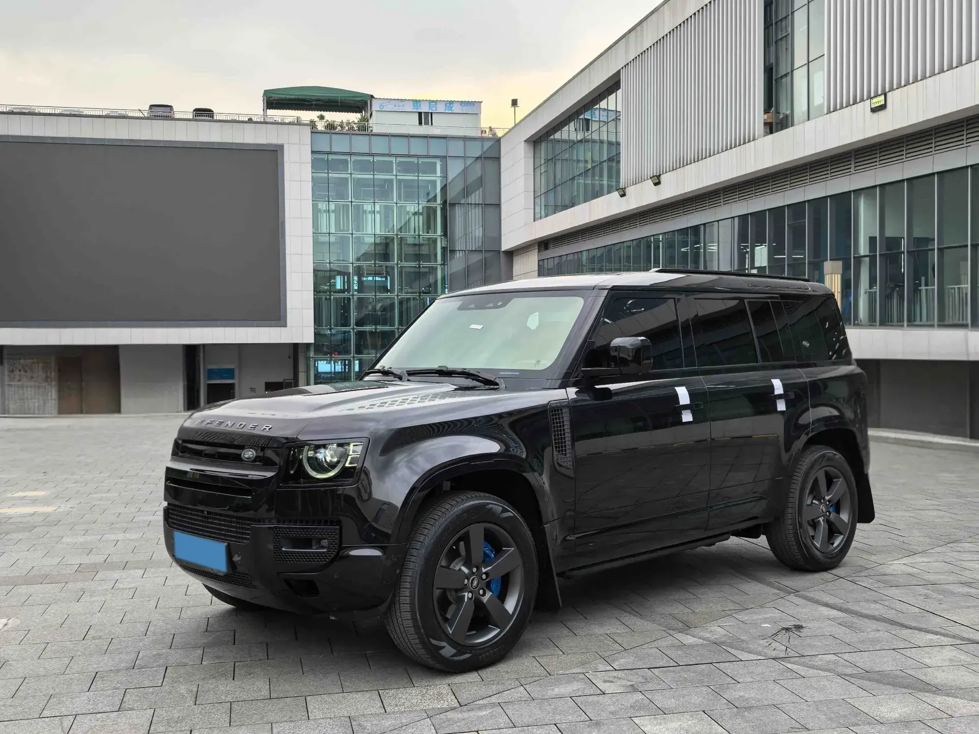2024 LAND ROVER view 1