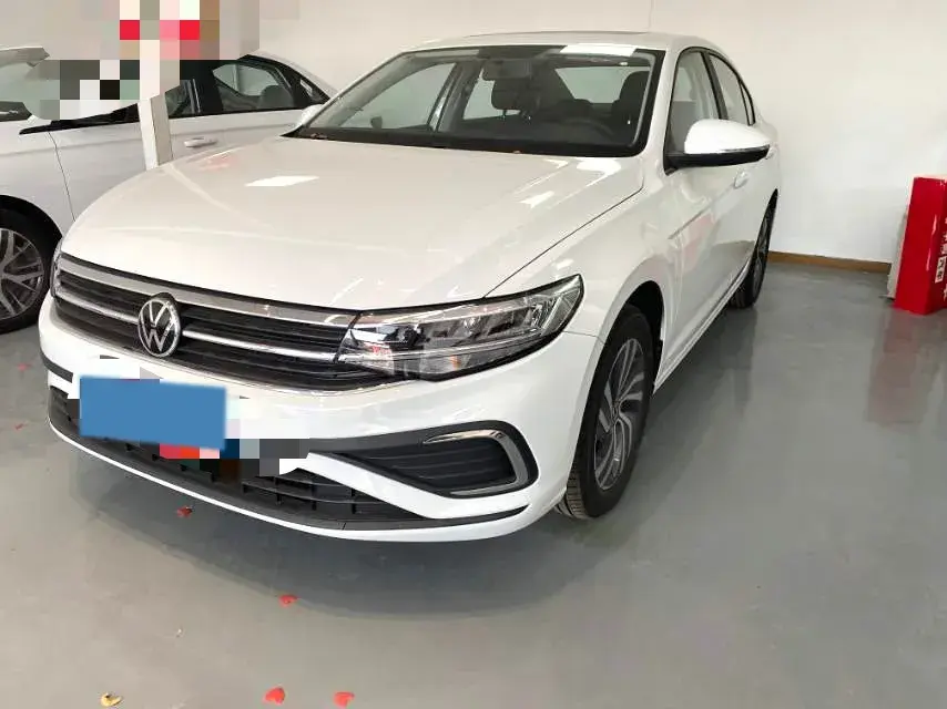 2025 VOLKSWAGEN BORA view 1